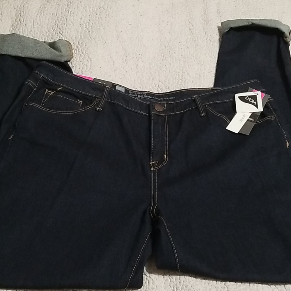 Mossimo - Picture 3 of 3